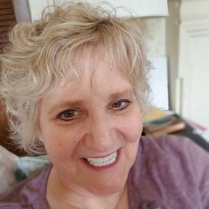 Meet your Posher, Elaine